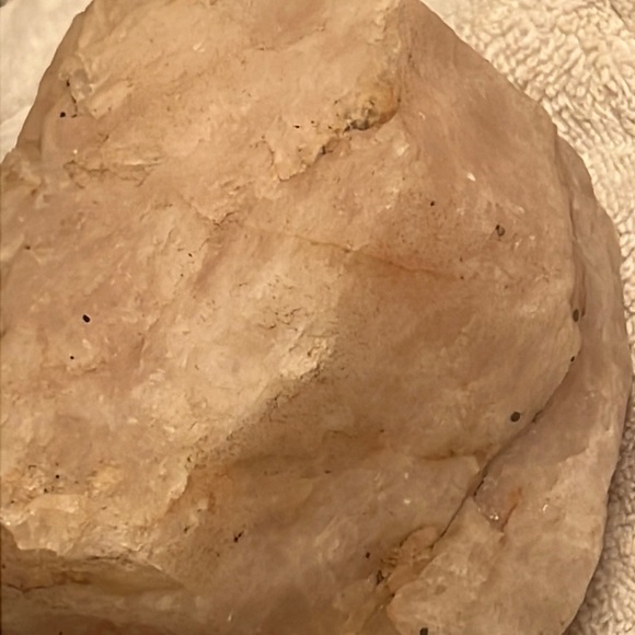Rose quartz stone in the raw - Picture 14 of 16